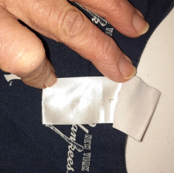 Women's Yankees Scrup Top Size L - Picture 2 of 3